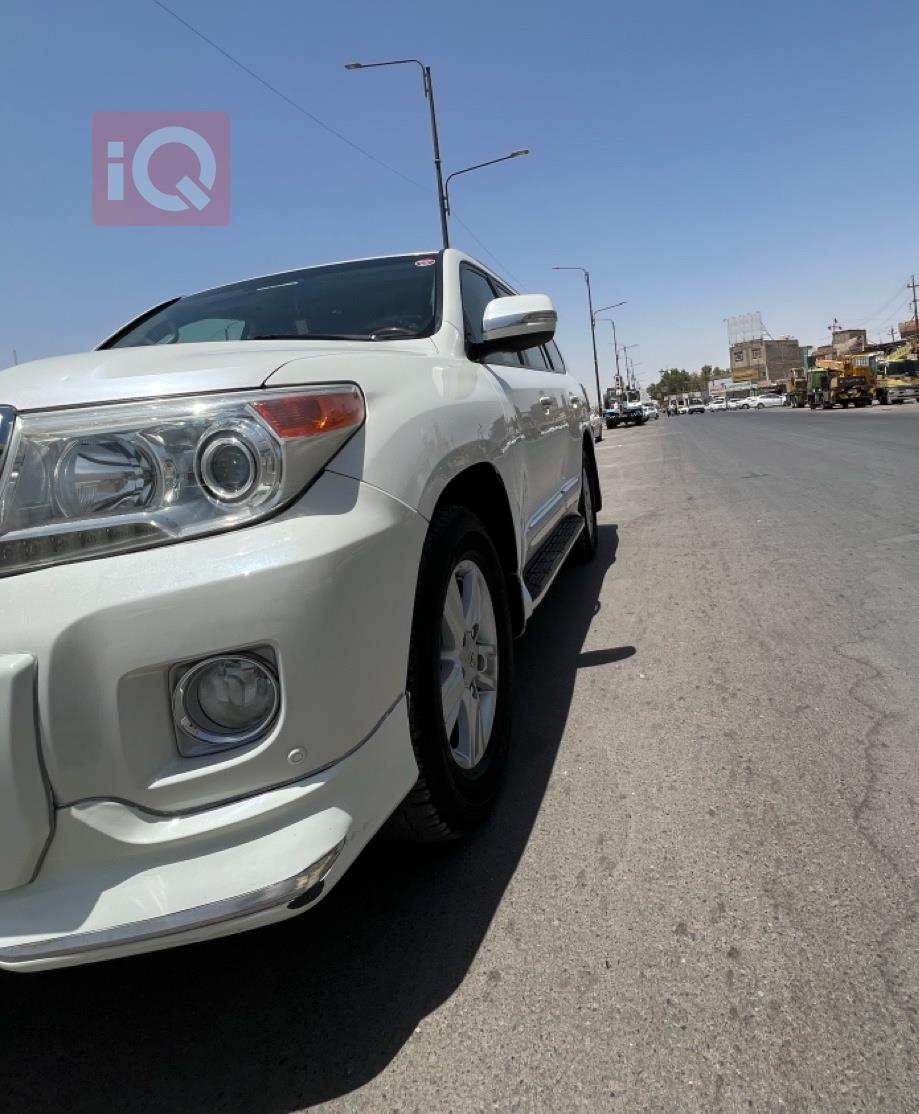 تۆیۆتا لاند کروزەر